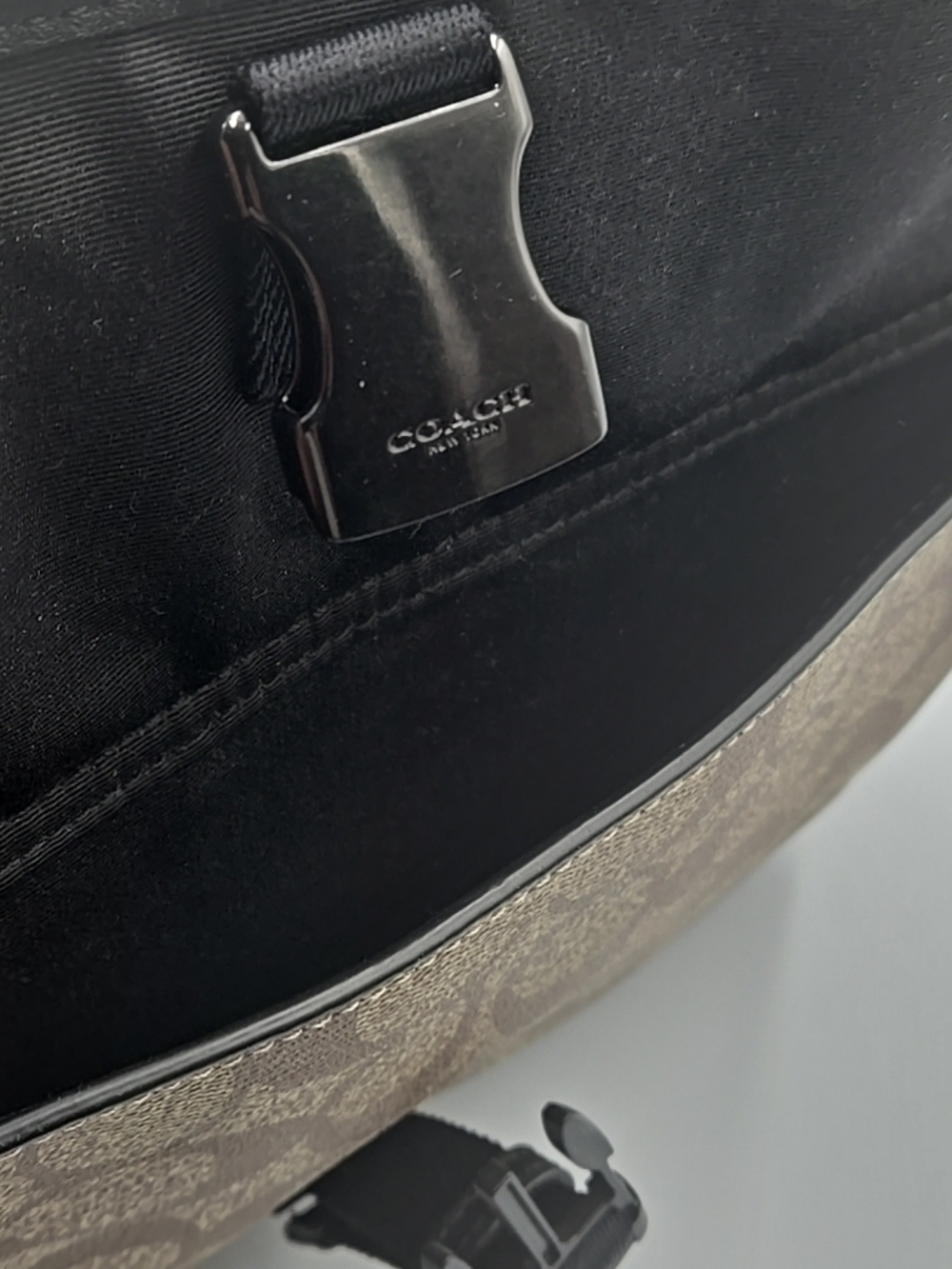 UNISEX Coach Canvas Messenger Bag in Tan and Dark Brown - Picture 9 of 9